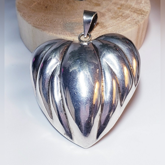 Vintage Sterling Silver Large Repousse Puffy Heart Pendant - Picture 1 of 5